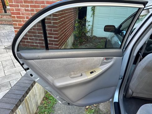 Used 2006 Toyota Corolla CE image 16