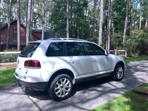 Used 2008 Volkswagen Touareg V6 AWD/4WD image 2