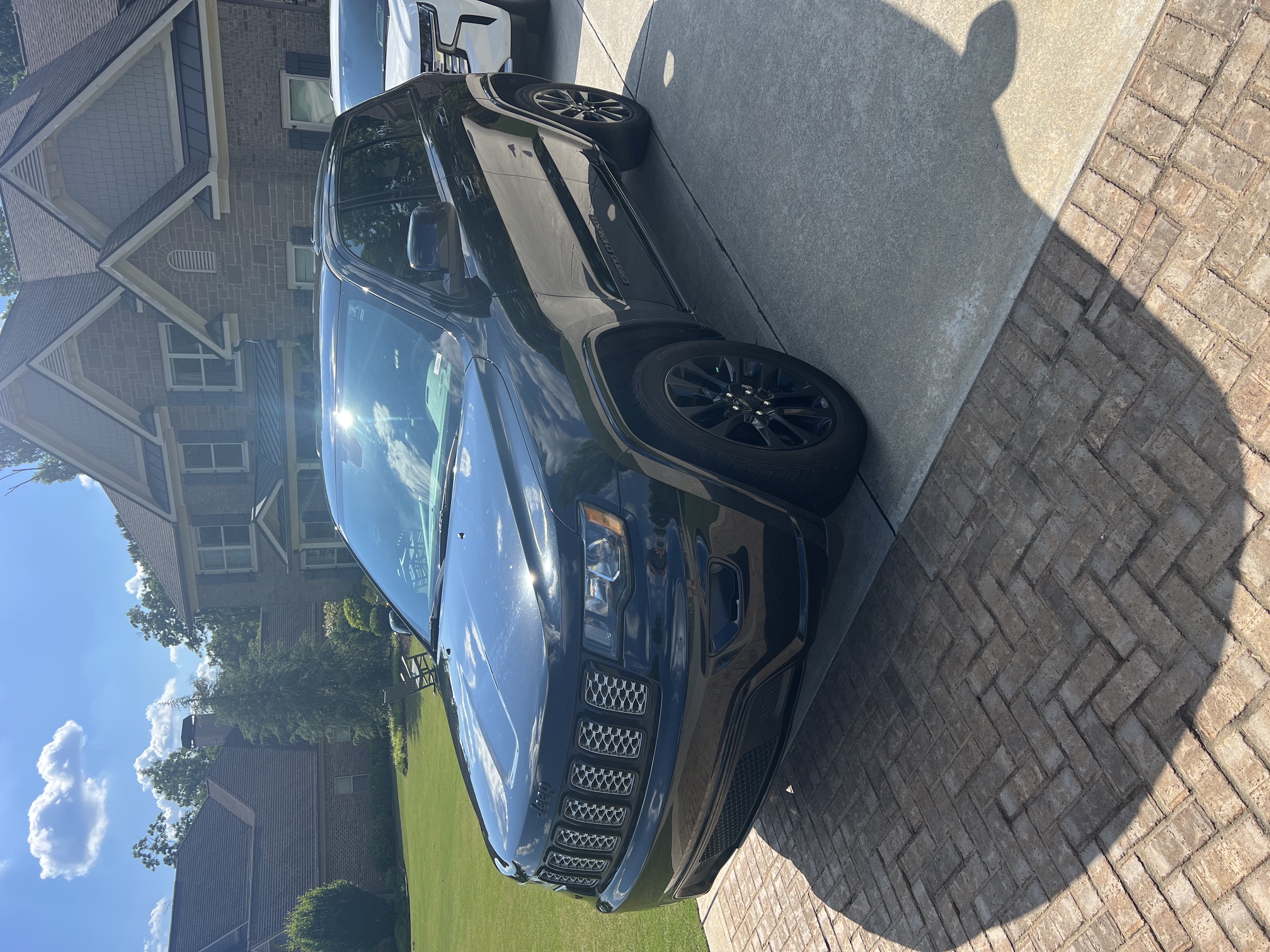 Used 2018 Jeep Grand Cherokee Altitude RWD image 4