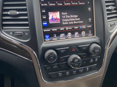 Used 2017 Jeep Grand Cherokee Overland image 21