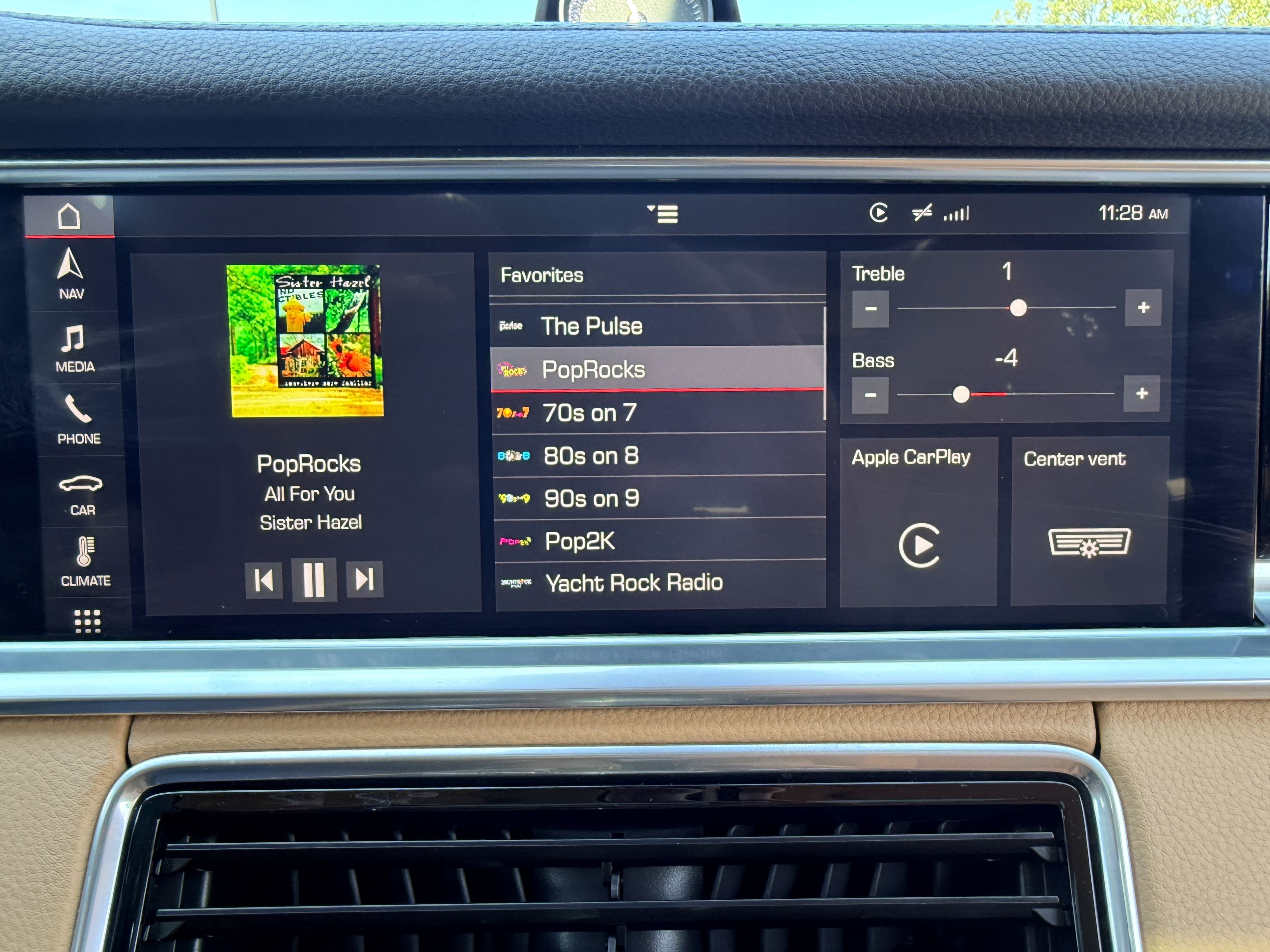 Used 2018 Porsche Panamera image 21