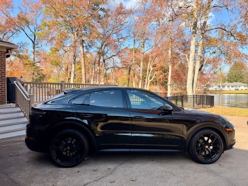 Used 2023 Porsche Cayenne GTS image 18