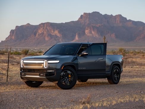 Used 2022 Rivian R1T Adventure AWD/4WD image 2