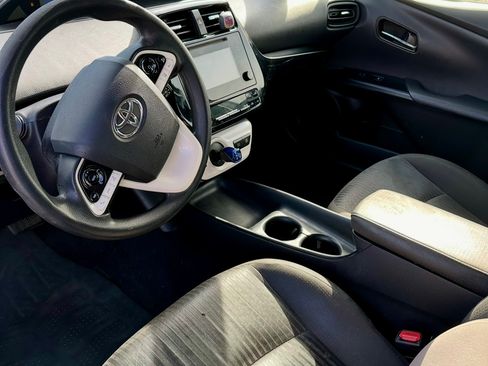 Used 2018 Toyota Prius Three Touring image 5