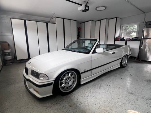 Used 1997 BMW 328i Convertible image 2