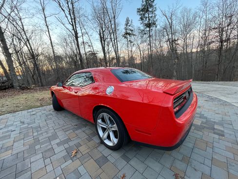 Used 2018 Dodge Challenger R/T image 5