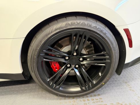 Used 2018 Chevrolet Camaro ZL1 image 10