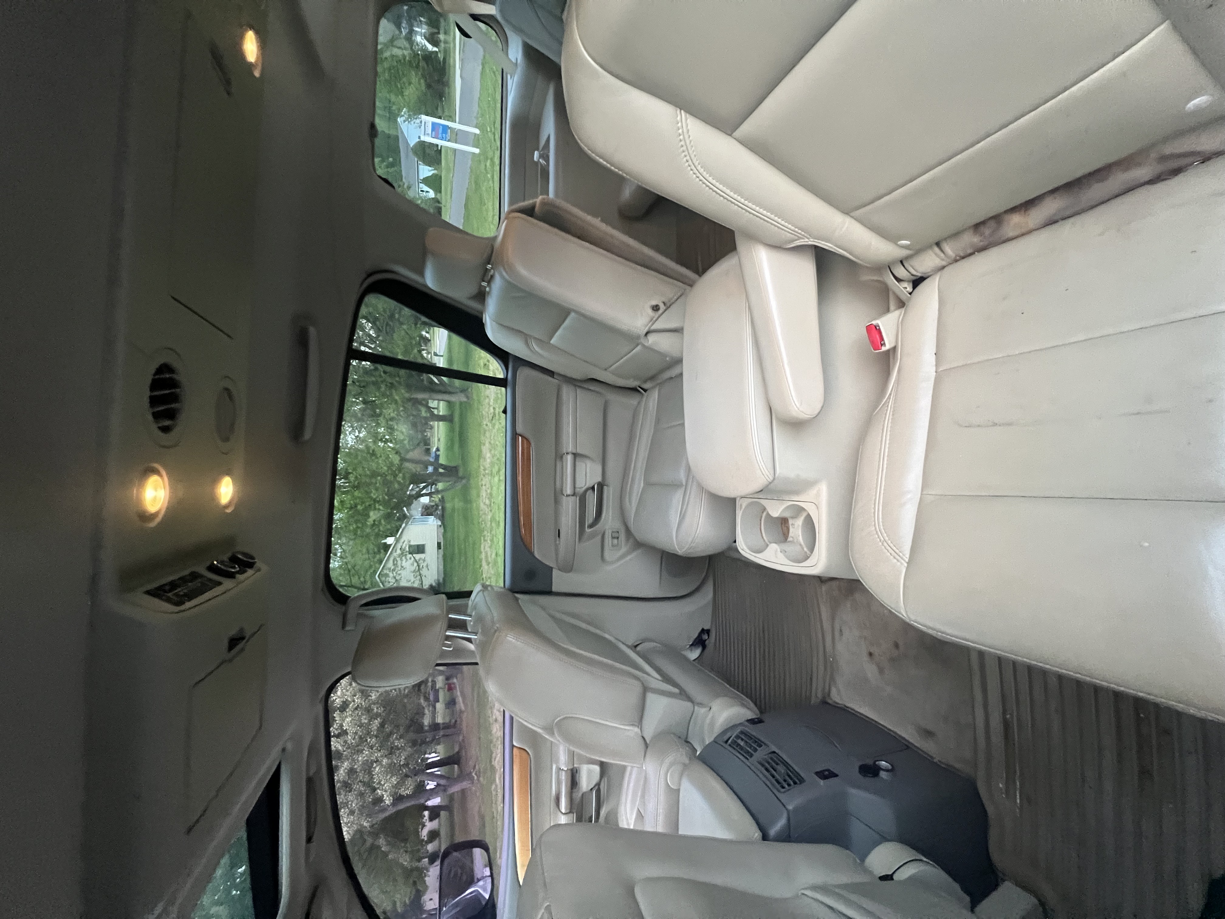 Used 2010 INFINITI QX56 4WD w/ Technology Pkg image 9