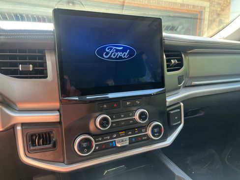 Used 2024 Ford Expedition XLT AWD/4WD image 11