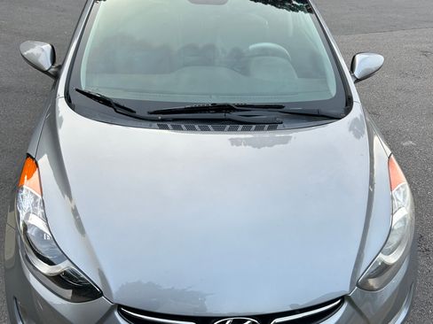 Used 2013 Hyundai Elantra Limited w/ Technology Pkg FWD image 2
