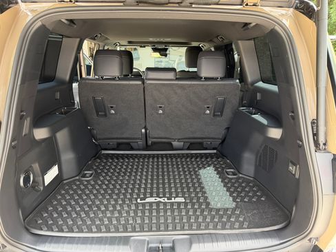 Used 2025 Lexus GX 550 image 11