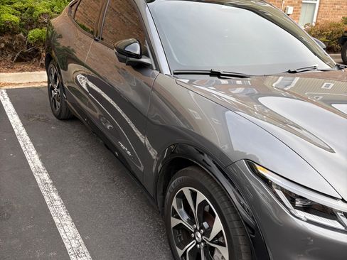 Used 2021 Ford Mustang Mach-E Premium image 4