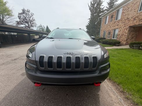 Used 2017 Jeep Cherokee Trailhawk w/ Cold Weather Group AWD/4WD image 4