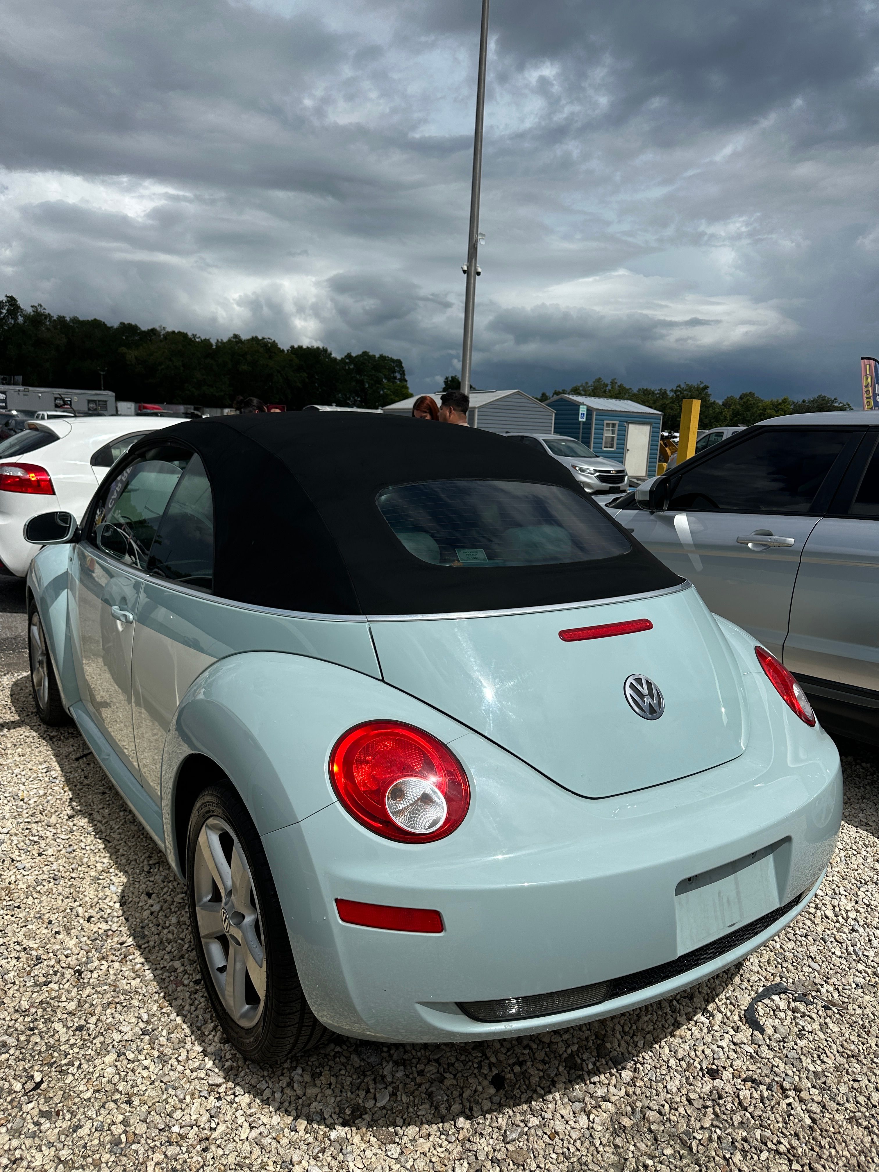 Used 2010 Volkswagen Beetle Final Edition FWD image 4