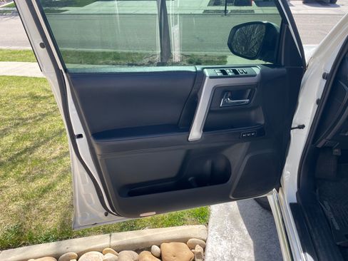 Used 2017 Toyota 4Runner Limited image 15