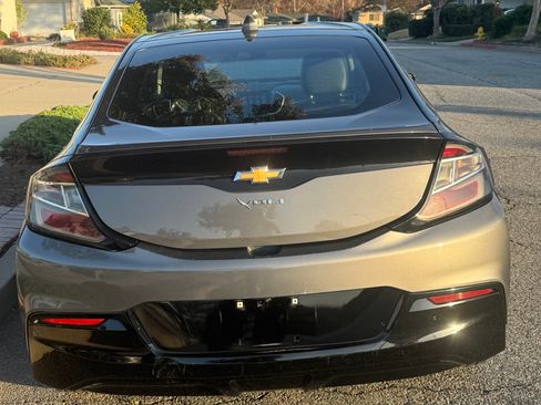 Used 2017 Chevrolet Volt LT w/ Comfort Package FWD image 4