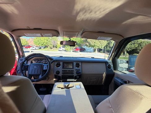 Used 2016 Ford F250 XLT w/ XLT Premium Package image 6