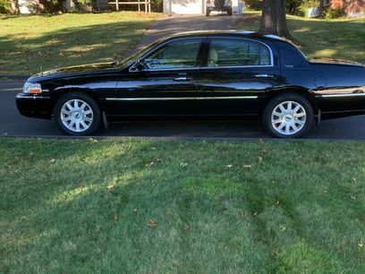 Used 2007 Lincoln Town Car Signature Limited