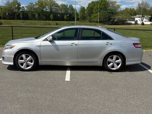Used 2010 Toyota Camry SE FWD image 8