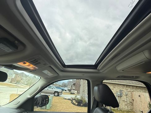 Used 2013 Cadillac Escalade Premium image 8