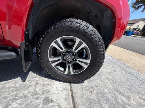 Used 2019 Toyota Tacoma TRD Sport w/ TRD Premium Sport Package image 24