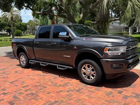 Used 2022 RAM 2500 Laramie AWD/4WD image 1