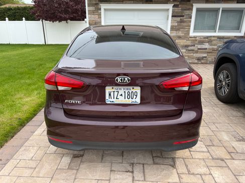 Used 2018 Kia Forte LX FWD image 2