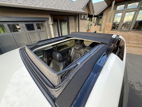 Used 2021 Land Rover Defender 90 First Edition image 24