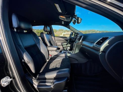 Used 2017 Jeep Grand Cherokee Altitude image 22