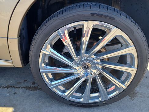 Used 2005 Cadillac SRX Luxury image 2