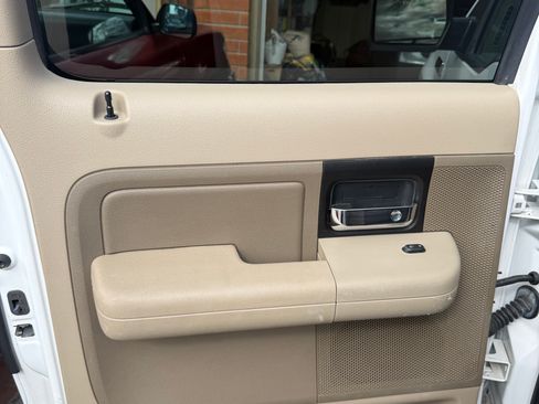 Used 2005 Ford F150 XLT image 11