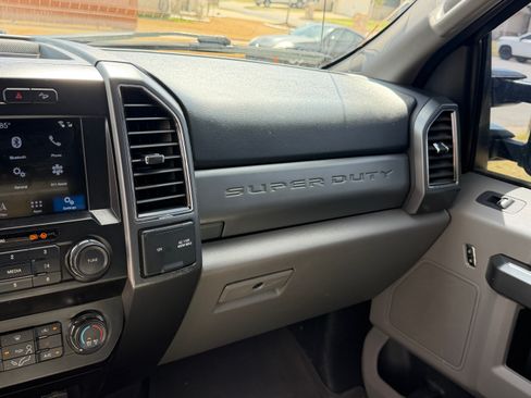 Used 2019 Ford F250 XLT w/ XLT Premium Package image 8