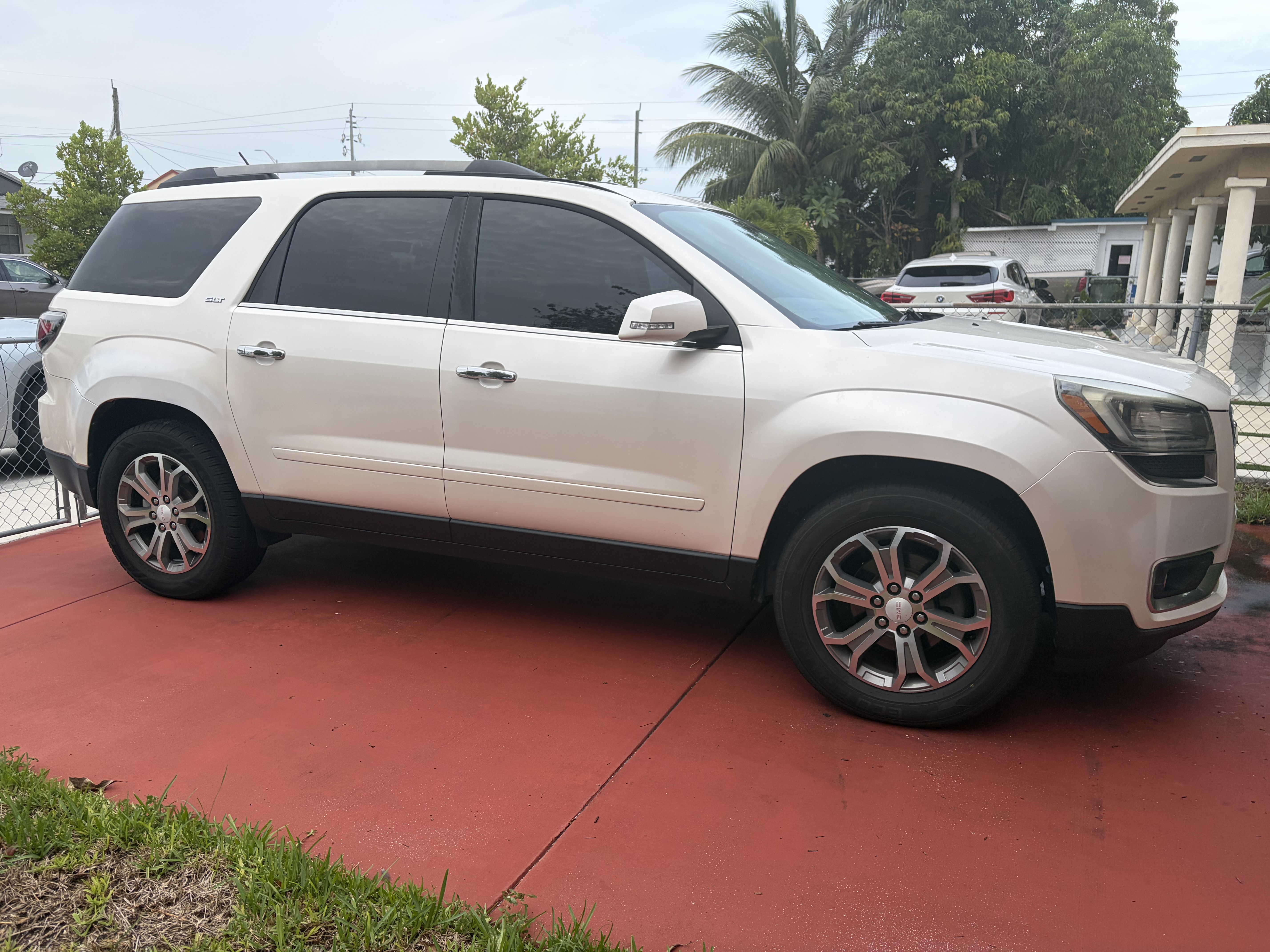 Used 2014 GMC Acadia SLT FWD image 1