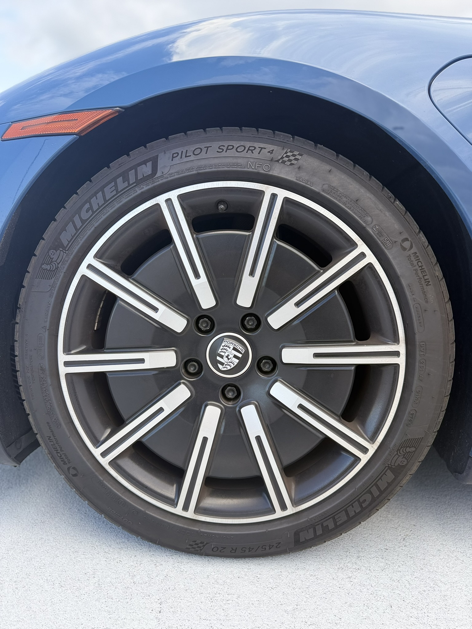 Used 2022 Porsche Taycan RWD image 21