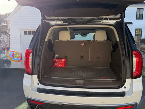 Used 2022 GMC Yukon XL Denali image 8