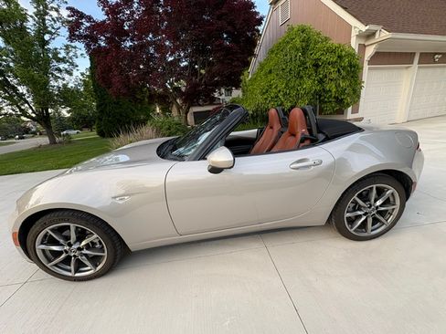 Used 2022 MAZDA MX-5 Miata Grand Touring RWD image 12