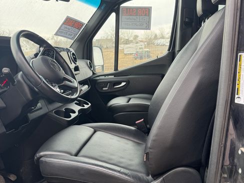 Used 2023 Mercedes-Benz Sprinter 2500 image 8