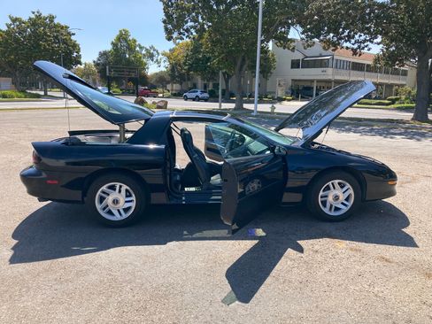 Used 1996 Chevrolet Camaro Z28 RWD image 18