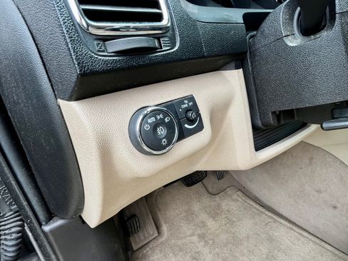 Used 2012 GMC Acadia SLT FWD image 23