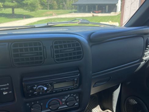 Used 1999 Chevrolet S10 Pickup 2WD Regular Cab w/ Comfort Convenience Pkg image 12