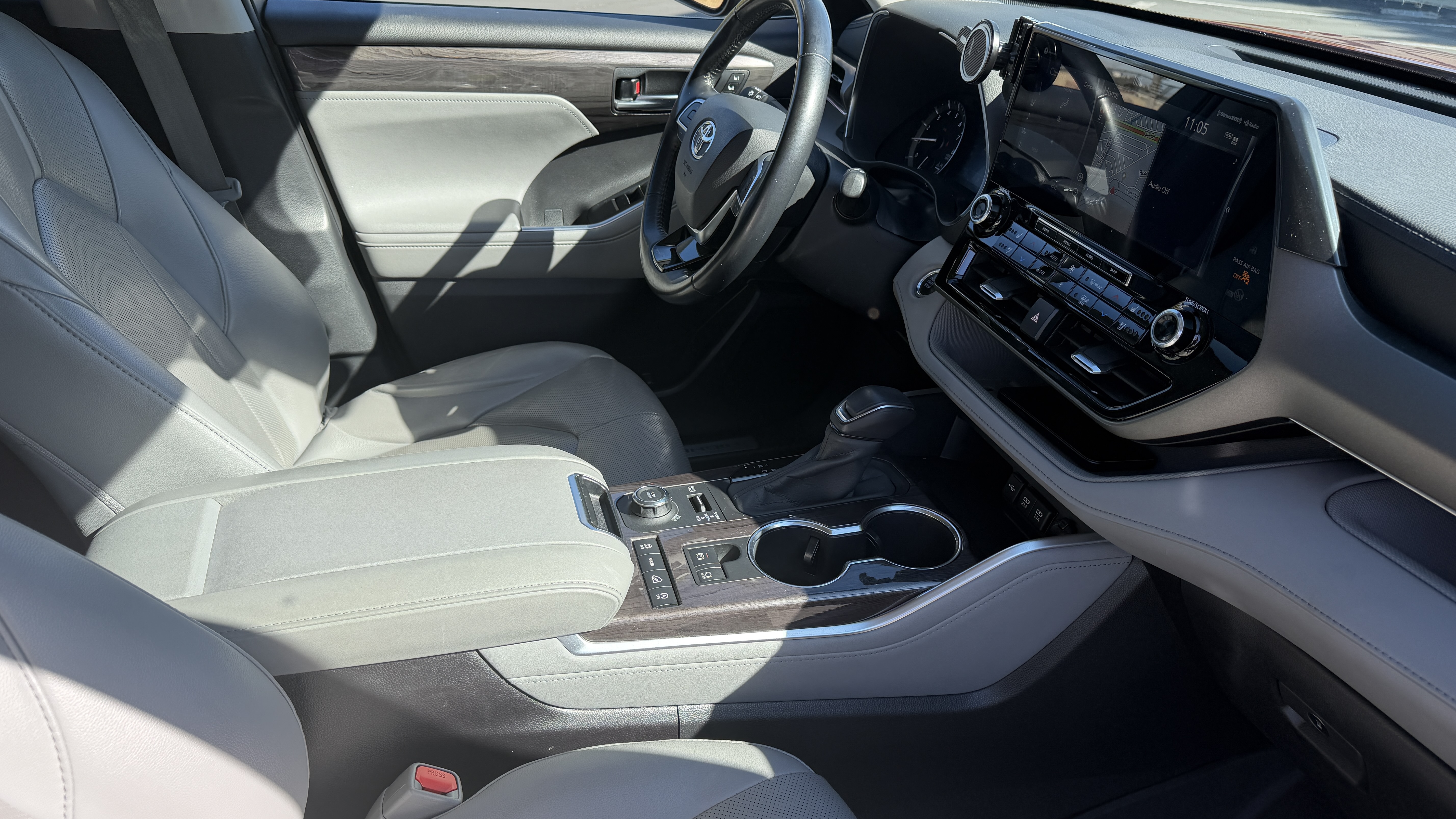 Used 2020 Toyota Highlander Limited AWD/4WD image 8