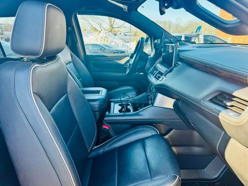 Used 2023 Chevrolet Suburban Premier image 9