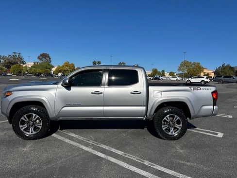 Used 2018 Toyota Tacoma TRD Sport image 2