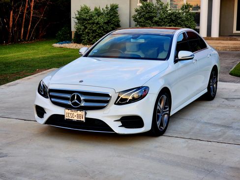 Used 2020 Mercedes-Benz E 350 Sedan image 2