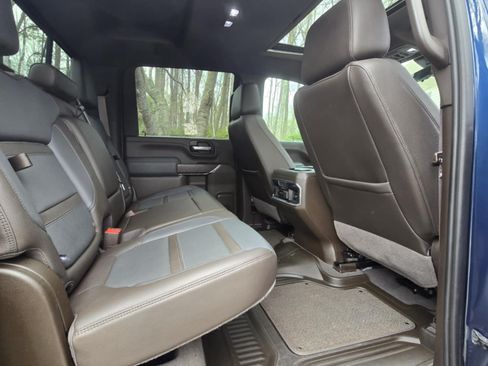 Used 2023 GMC Sierra 2500 Denali w/ Denali Ultimate Package image 9