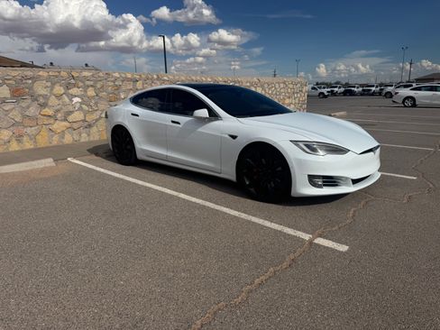 Used 2016 Tesla Model S P90D image 1