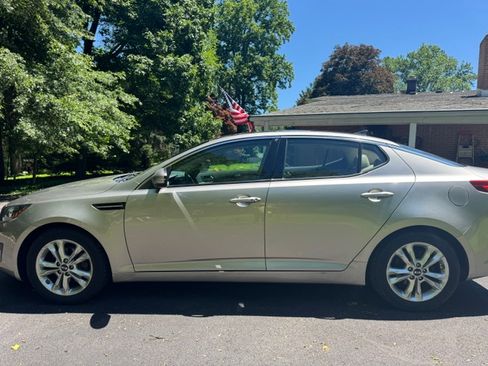 Used 2011 Kia Optima EX FWD image 4
