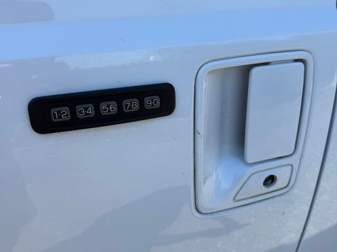 Used 2011 Ford F250 Lariat w/ Lariat Interior Pkg AWD/4WD image 12