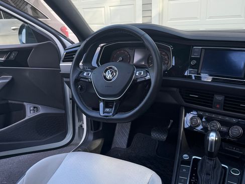 Used 2021 Volkswagen Jetta R-Line w/ R-Line Cold Weather Package image 5