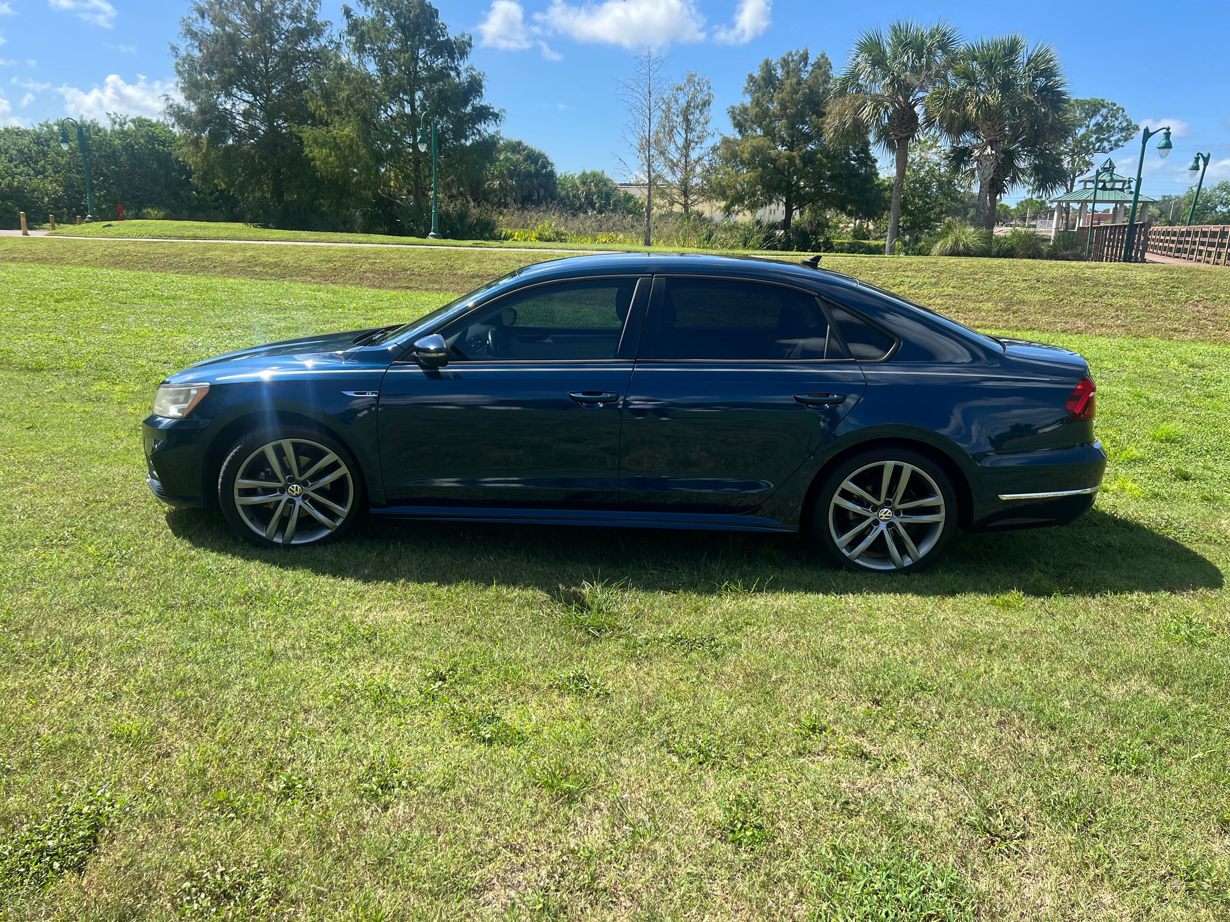 Used 2018 Volkswagen Passat 2.0T R-Line FWD image 4